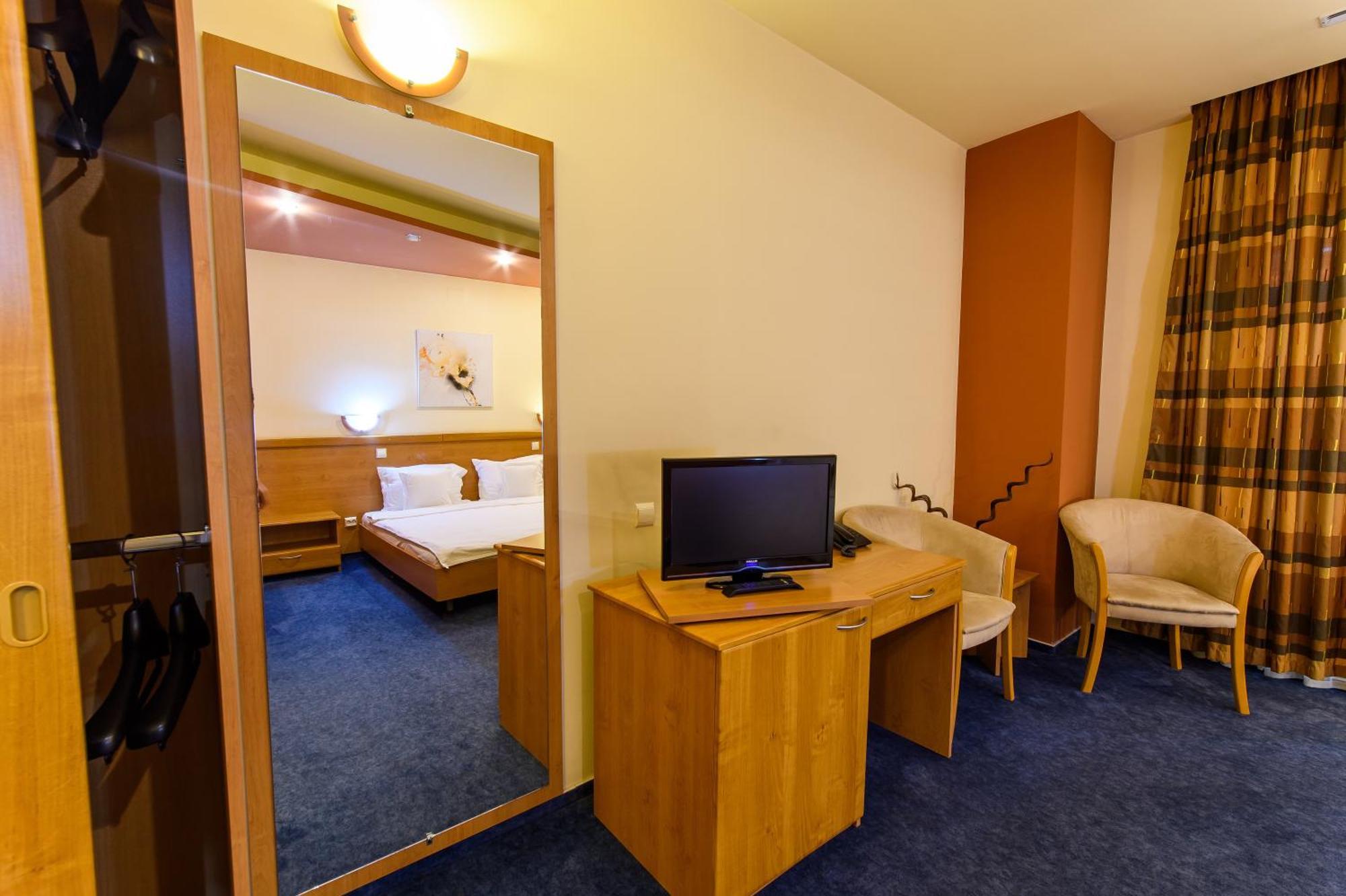 Hotel Torontal Temeşvar Dış mekan fotoğraf