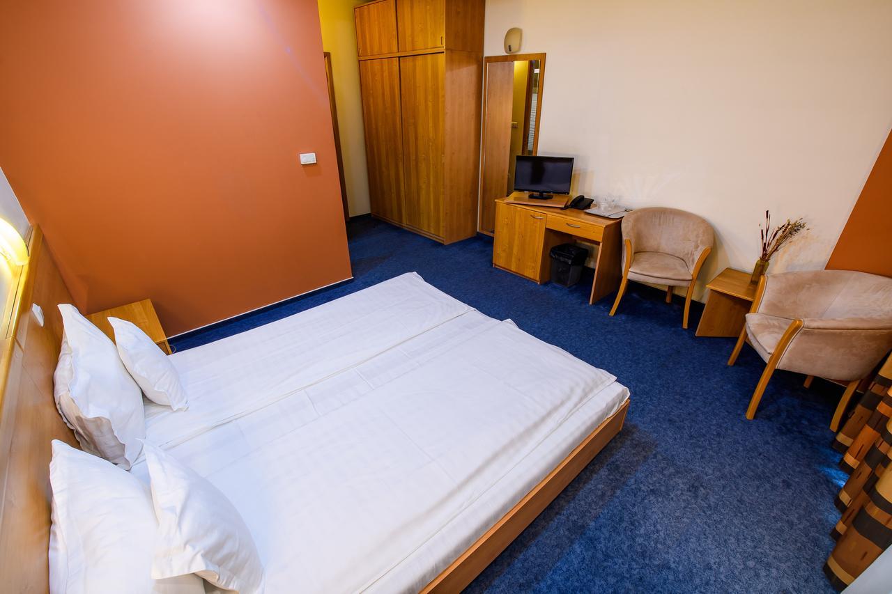 Hotel Torontal Temeşvar Dış mekan fotoğraf