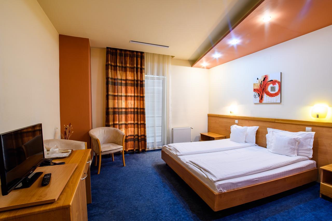 Hotel Torontal Temeşvar Dış mekan fotoğraf